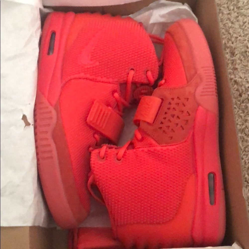 Red Octobers Yeezy‘s